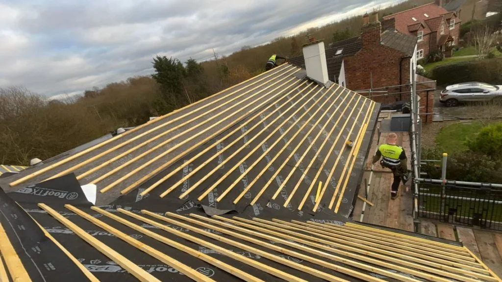Roof battens and underlay during a roofing project